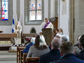 Allerseelen mit Segnung der Gräber auf dem Friedhof in Naumburg (© Karl-Franz Thiede)